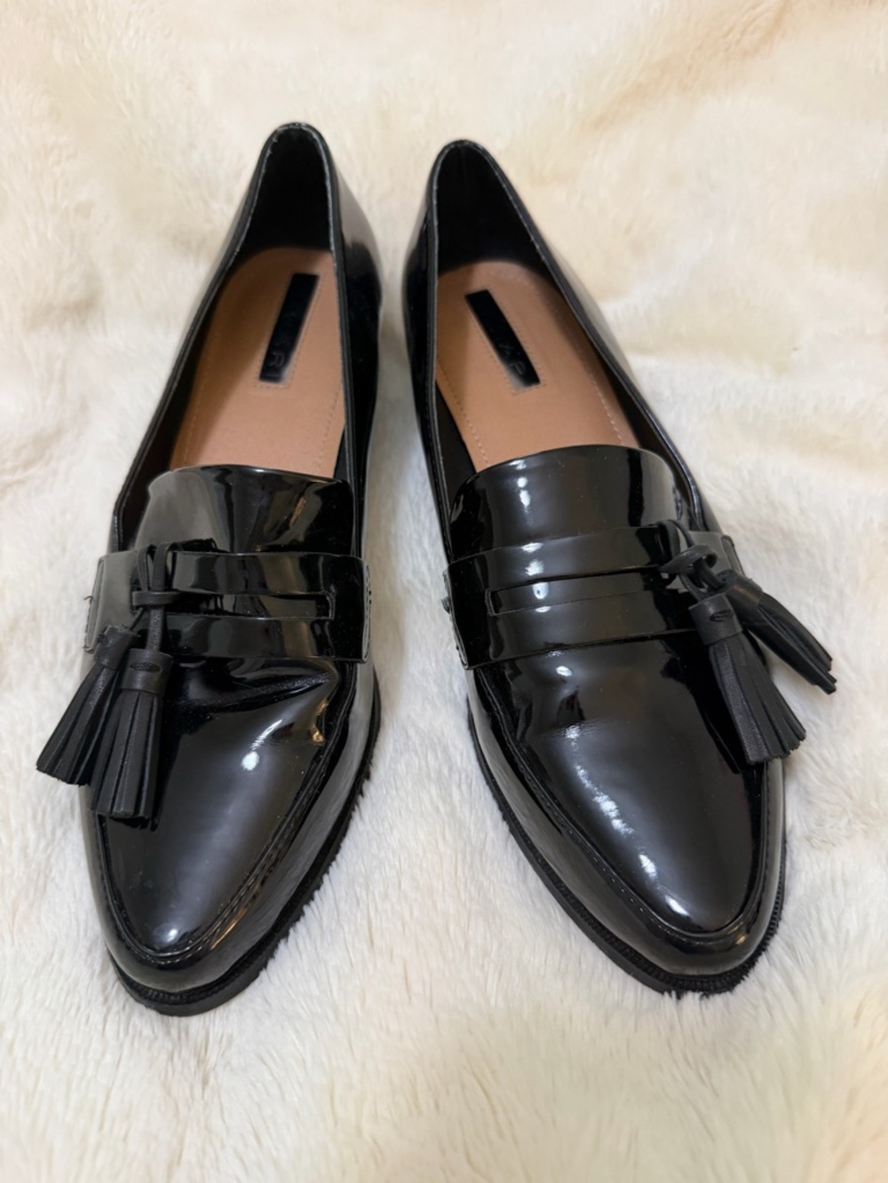Tahari Glossy Black Patent Tassel Loafers for Women size 7